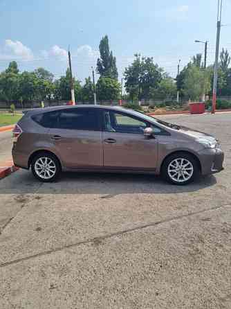 Продается Toyota Prius+ 2015 — гибрид с 7-ю местами Тирасполь