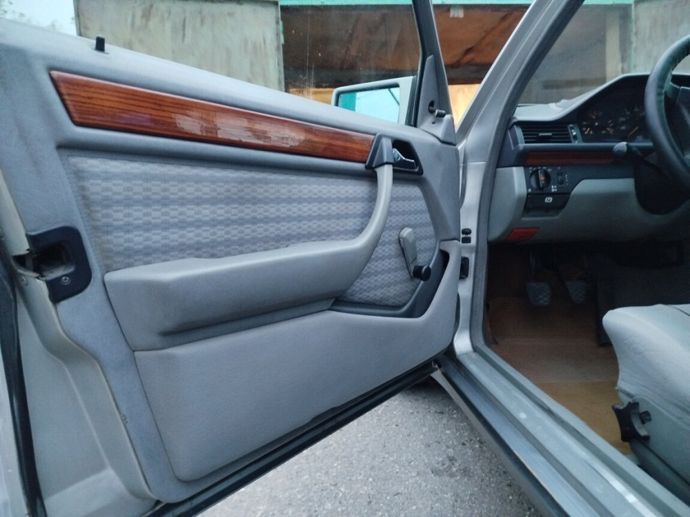 Mercedes W124 1992 год Слободзея Slobozia - fotografie 5