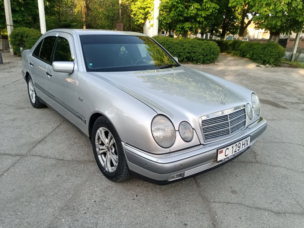 Mercedes E-Class 1997 год Парканы Parcani - fotografie 4