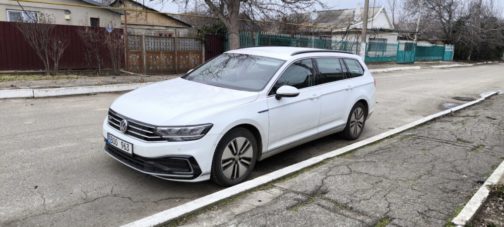 Volkswagen Passat Variant GTE 1.4 Plug-in Hybrid Bender - fotografie 2