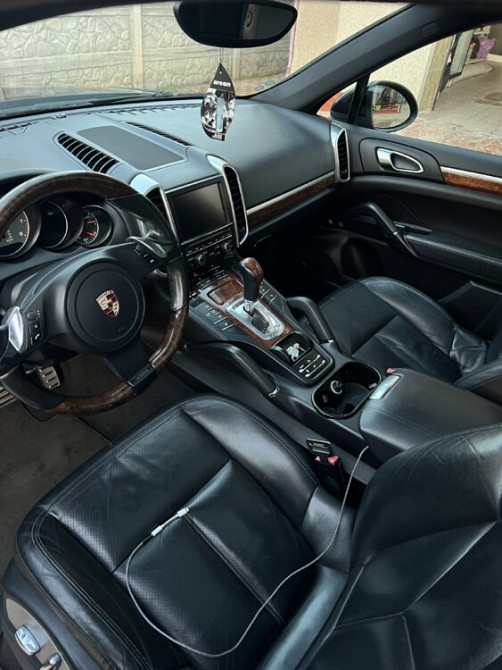 Porsche Cayenne S Hybrid Bender - fotografie 7