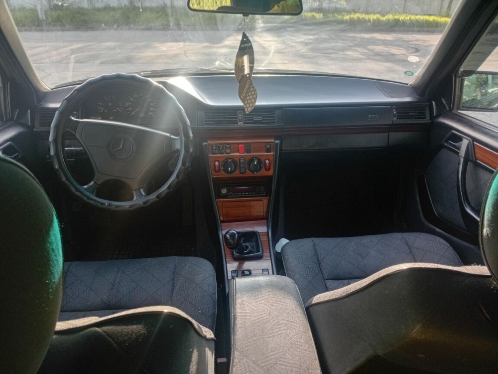 Продам Мерседес Е-124 Bender - fotografie 7