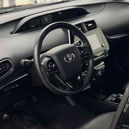 Toyota Prius 55 AWD-e XLE Тирасполь