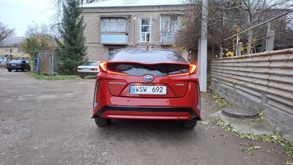 Toyota prius prime phev в максимальной комплектации LIMITED Tiraspol - fotografie 4
