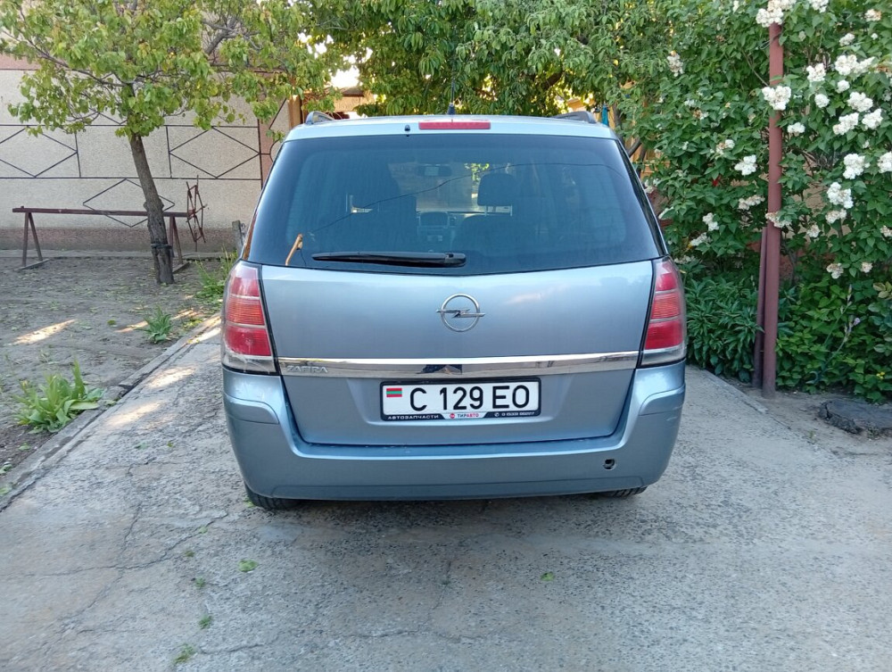 ZAFIRA B Parcani - fotografie 3