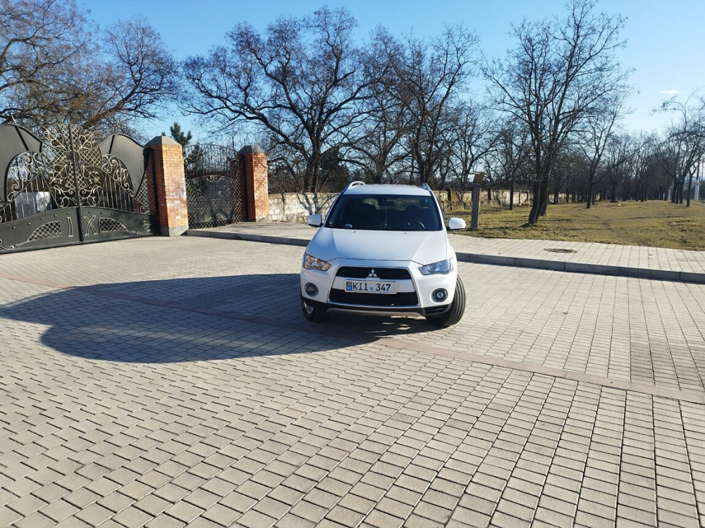 Продам паркетник OUTLENDER! Бензин- метан 10100$ Новая "Мишлен" резина Тирасполь - изображение 9