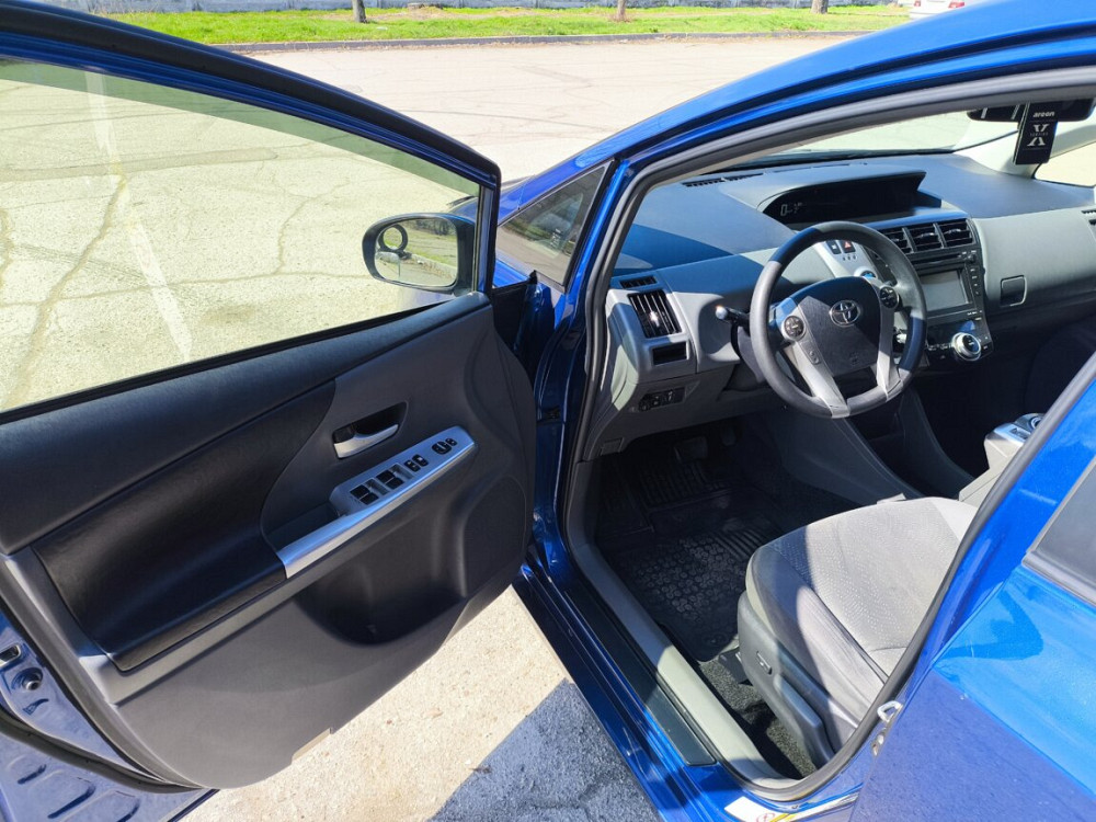 Продам Toyota Prius V Новые Анены - изображение 9