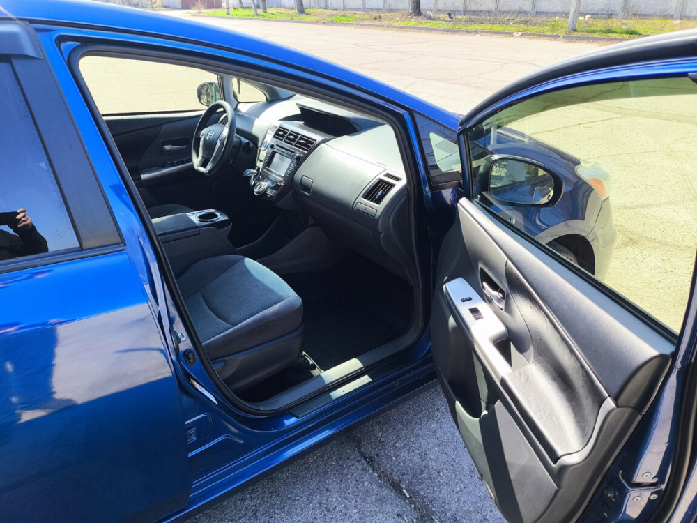 Продам Toyota Prius V Новые Анены - изображение 10