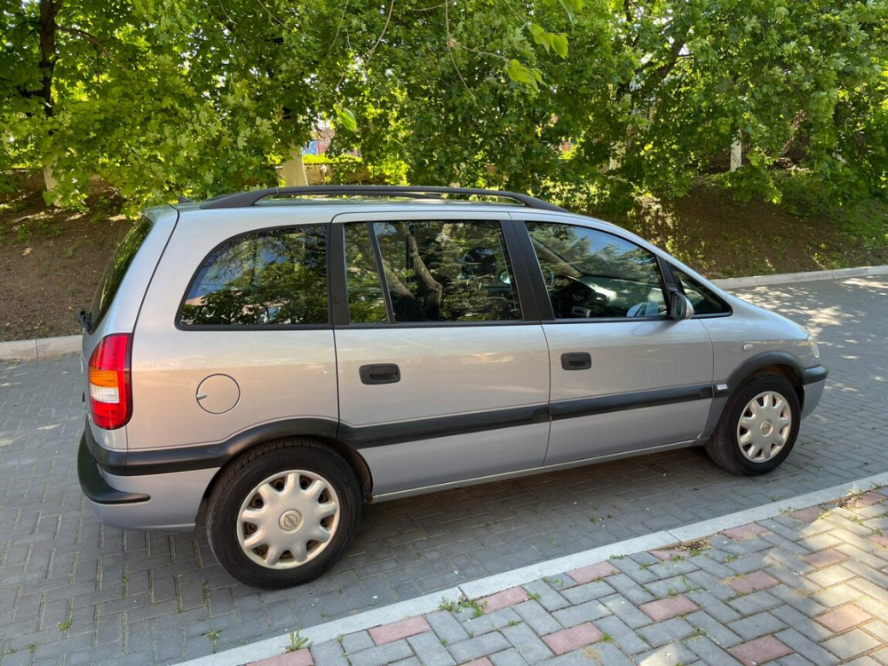 Opel Zafira A Bender - fotografie 10