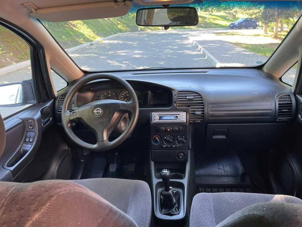 Opel Zafira A Bender - fotografie 9