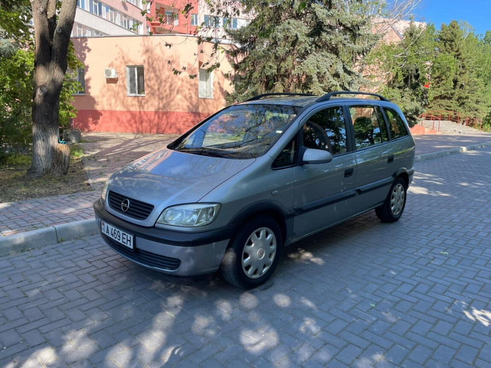 Opel Zafira A Bender - fotografie 2