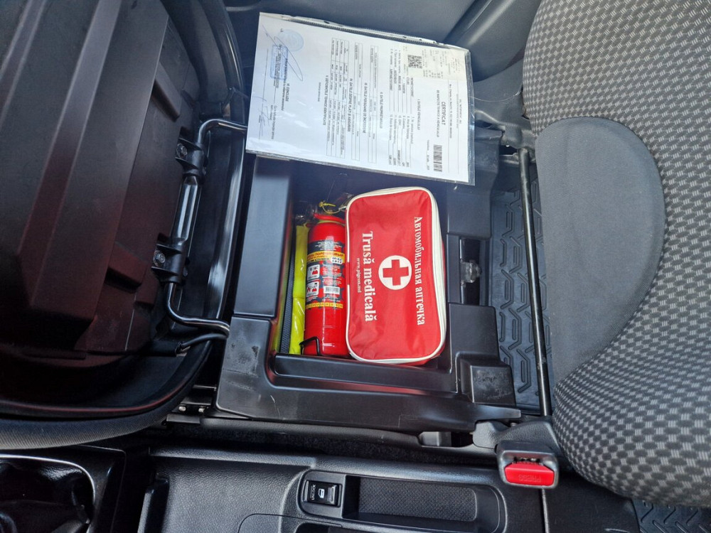 Nissan Note, E11, 1.4 л., бензин, 2008 г., 235000 км. Кишинёв - изображение 3
