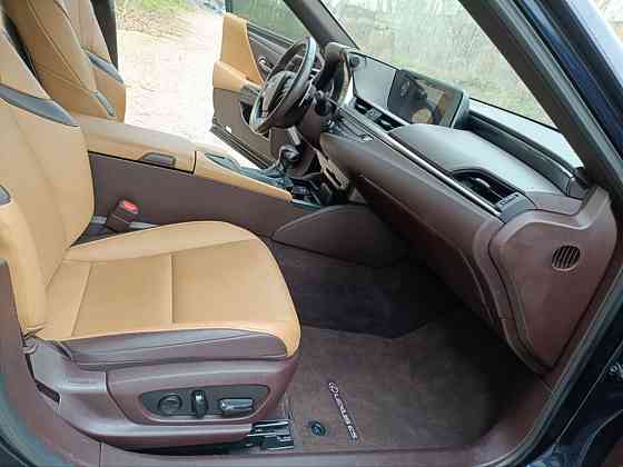 Продаю Lexus ES300h Рыбница