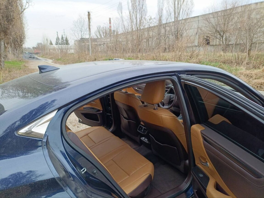 Продаю Lexus ES300h Rîbnița - fotografie 1