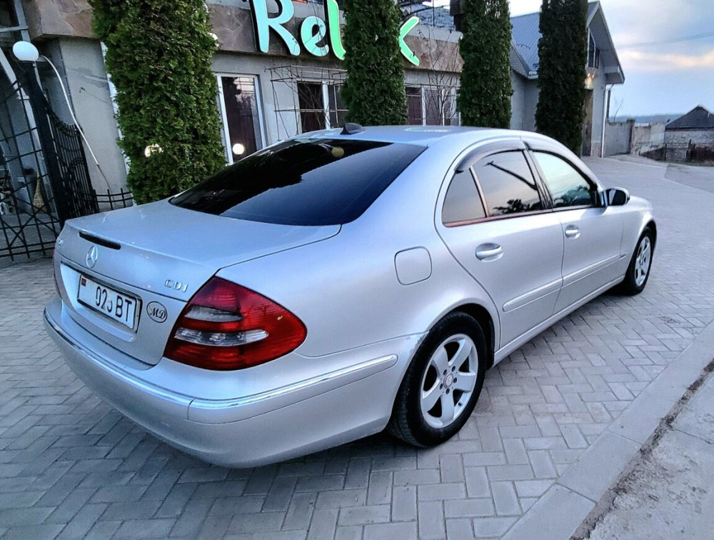 Мерседес 211 Sucleia - fotografie 1