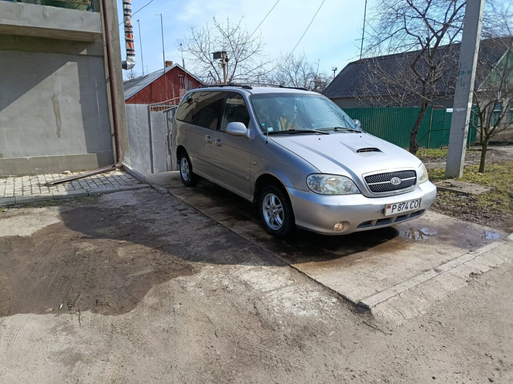 Продам Kia Carnival Бендеры - изображение 1