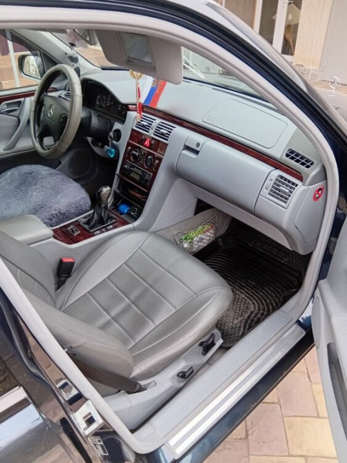Продам Мерседес W210 в отличном состоянии 2001 года выпуска ресталинг Слободзея - изображение 3