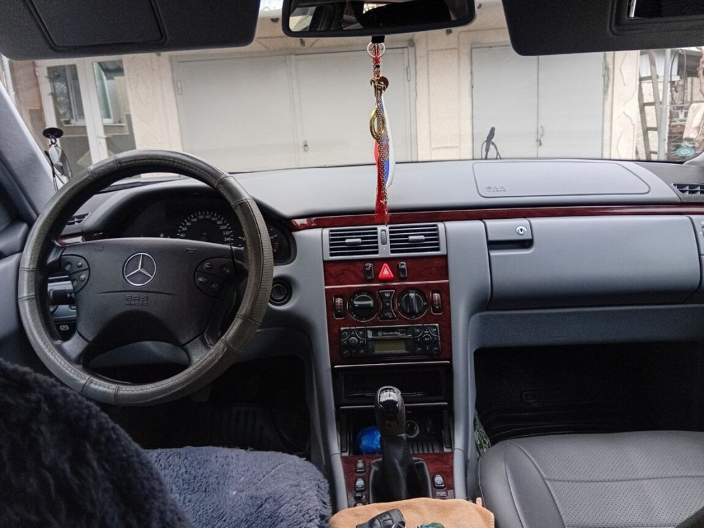 Продам Мерседес W210 в отличном состоянии 2001 года выпуска ресталинг Слободзея - изображение 4