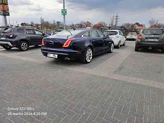 Land Rover Range Rover Красное