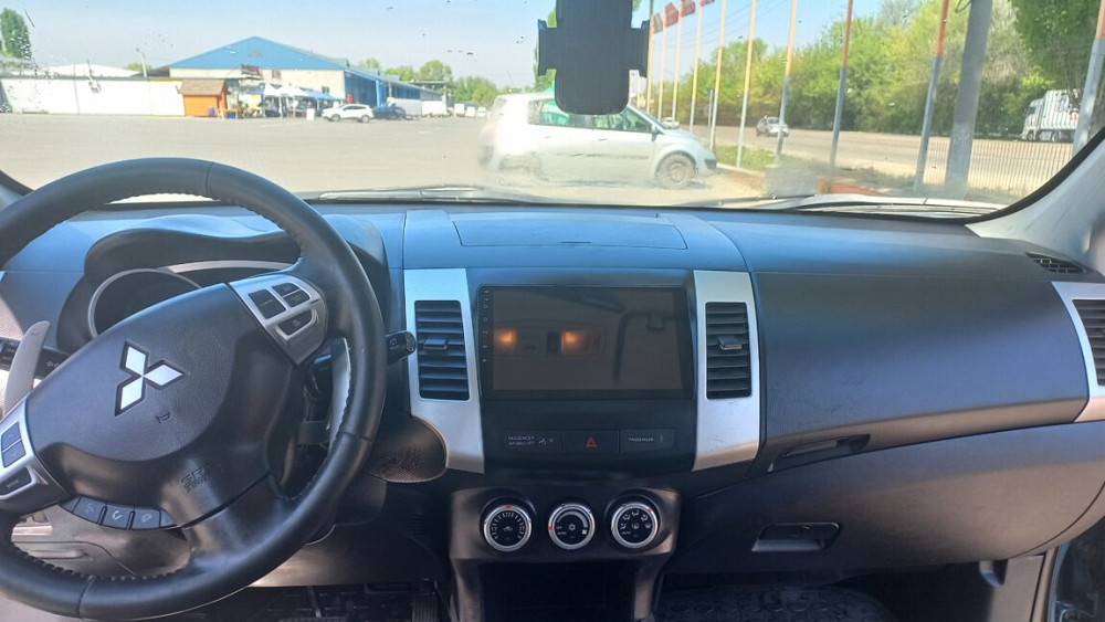 Продаю надёжную машину Mitsubishi Outlander Кишинёв - изображение 1