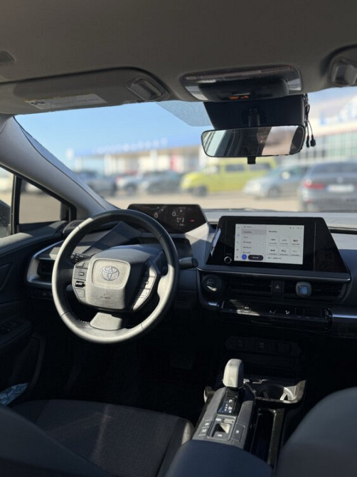 Toyota Prius Новые Анены - изображение 3