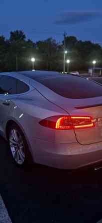 Tesla Model S 85 (2013) — Бесплатные путешествия и драйв! Тирасполь