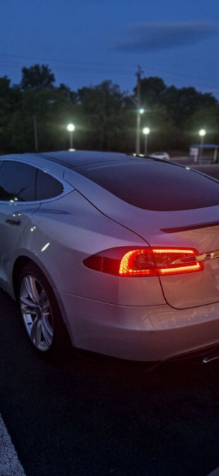 Tesla Model S 85 (2013) — Бесплатные путешествия и драйв! Тирасполь - изображение 4