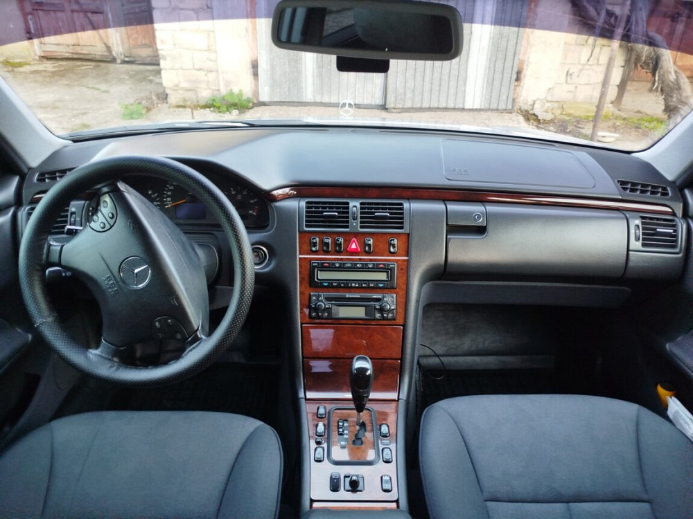 Mercedes-Benz E270 CDI Elegance W210 • Нейтральные номера Bender - fotografie 8