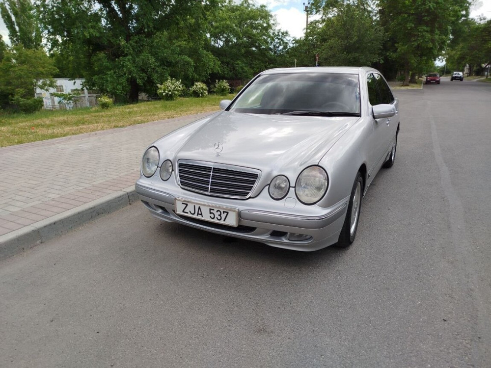 Mercedes-Benz E270 CDI Elegance W210 • Нейтральные номера Bender - fotografie 2