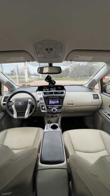 Продам Toyota Prius V 2015 год Tiraspol - fotografie 8