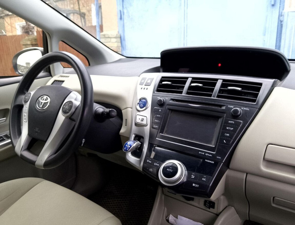 Toyota Prius V HYBRID 2012 г, отличном состоянии Тирасполь - изображение 2
