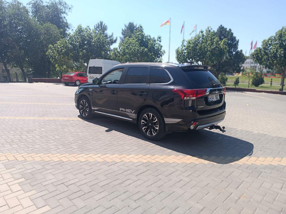 MITSUBISHI OUTLANDER PHEV плагин-гибрид Tiraspol - fotografie 2