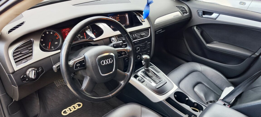 Audi A4 2012 2.0 бензин автомат Bender - fotografie 6