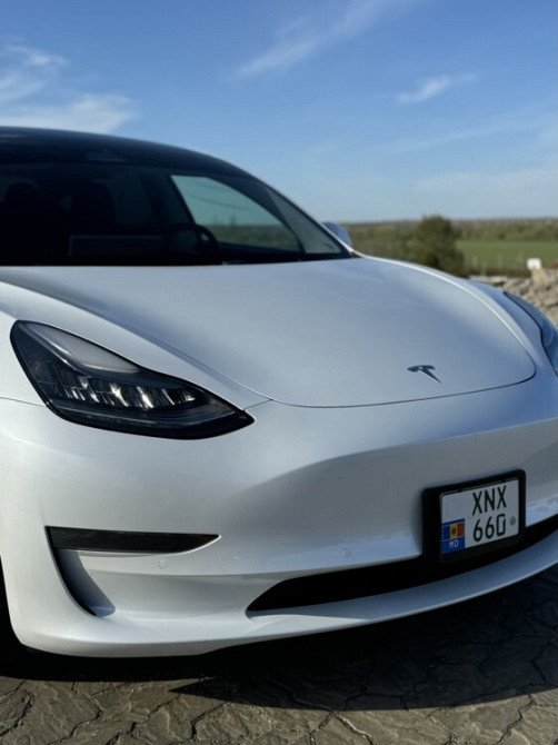 Tesla model 3 Bender - fotografie 10