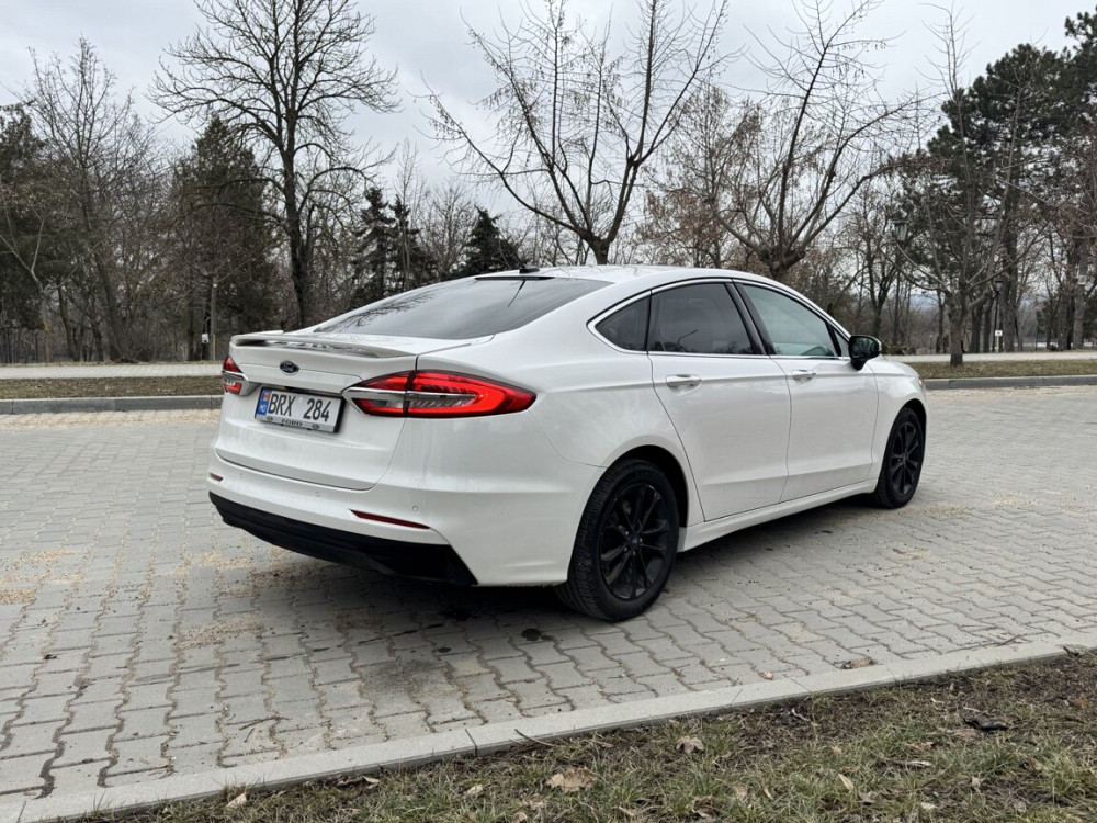 Ford Fusion Bender - fotografie 3