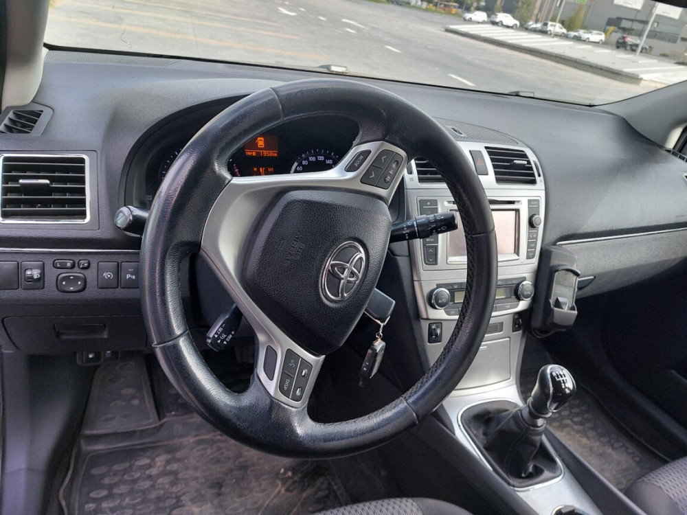 Продаю Toyota Avensis 2013 г. Кишинёв - изображение 4