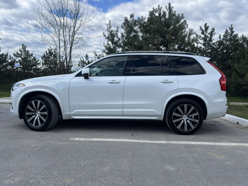 Volvo XC90 T8 Плагин-гибрид 2016 г. в белый жемчуг. Пробег 13 тыс. км. Резина - изображение 3