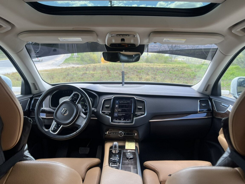 Volvo XC90 T8 Плагин-гибрид 2016 г. в белый жемчуг. Пробег 13 тыс. км. Резина - изображение 4