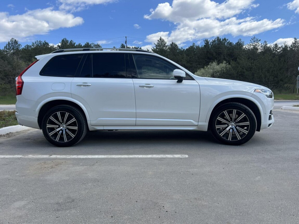 Volvo XC90 T8 Плагин-гибрид 2016 г. в белый жемчуг. Пробег 13 тыс. км. Резина - изображение 2