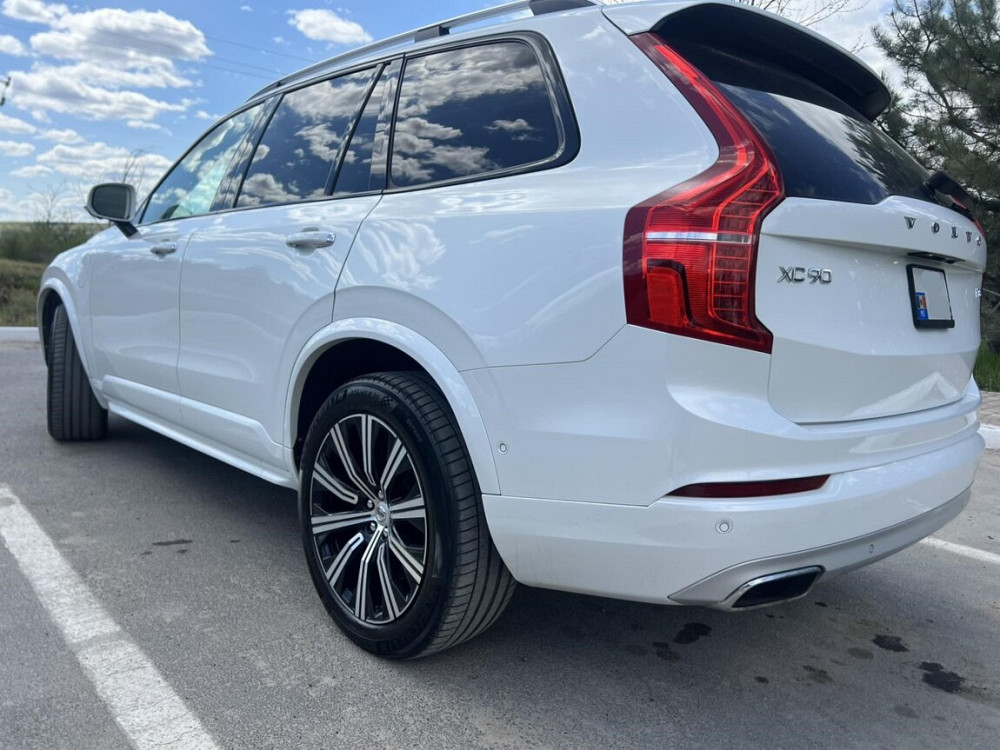 Volvo XC90 T8 Плагин-гибрид 2016 г. в белый жемчуг. Пробег 13 тыс. км. Резина - изображение 6
