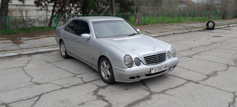 Mercedes E-Class 2000 an Bender Bender - fotografie 2