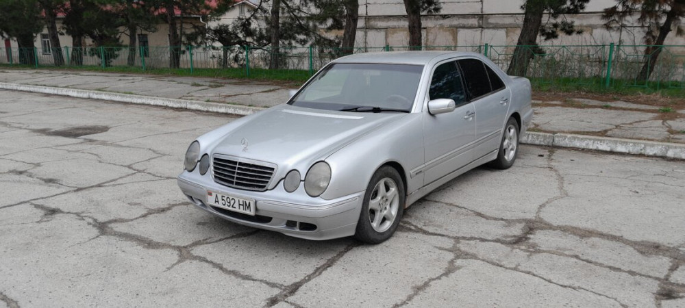 Mercedes E-Class 2000 an Bender Bender - fotografie 1