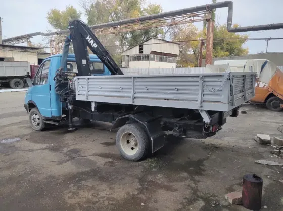 Dump truck with a crane Parcani