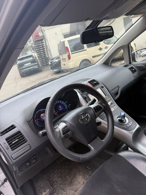 Toyota Auris 1.8 Hybrid Кишинёв - изображение 8