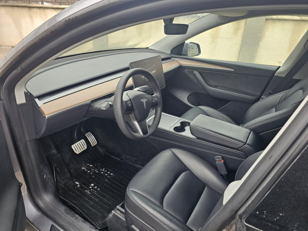 Продам Tesla Model Y Performance 2024 Bender - fotografie 3