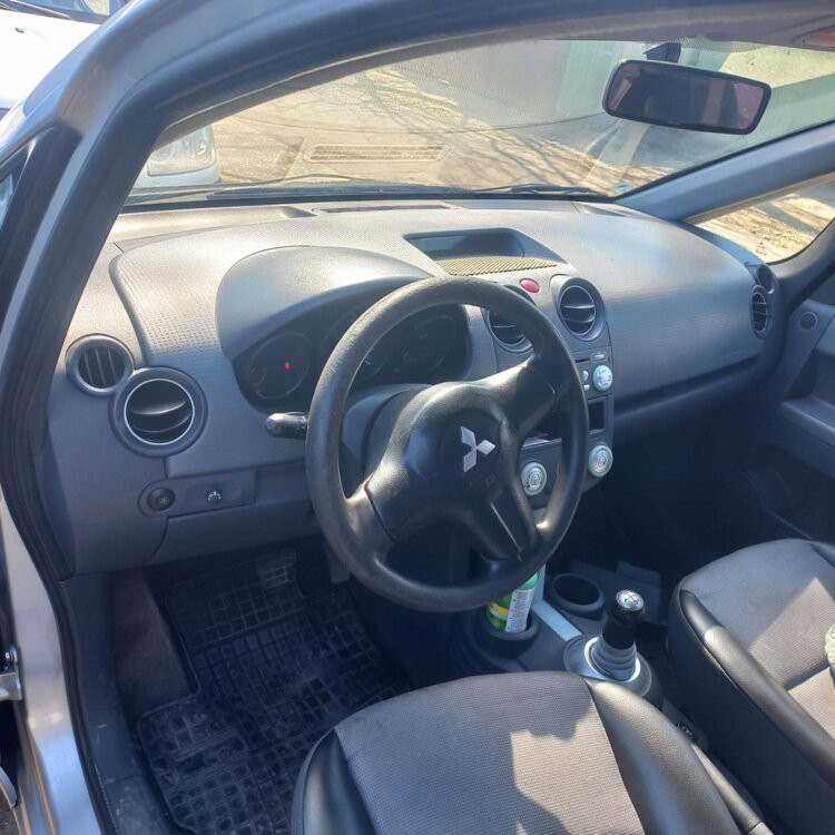 Продам MITSUBISHI COLT 1,3 бензин 2006 г Chişinău - fotografie 4