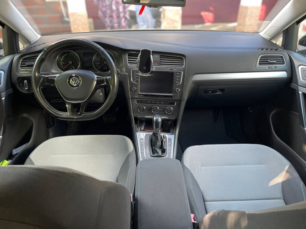 Volkswagen e-Golf 2015 года Tiraspol - fotografie 6
