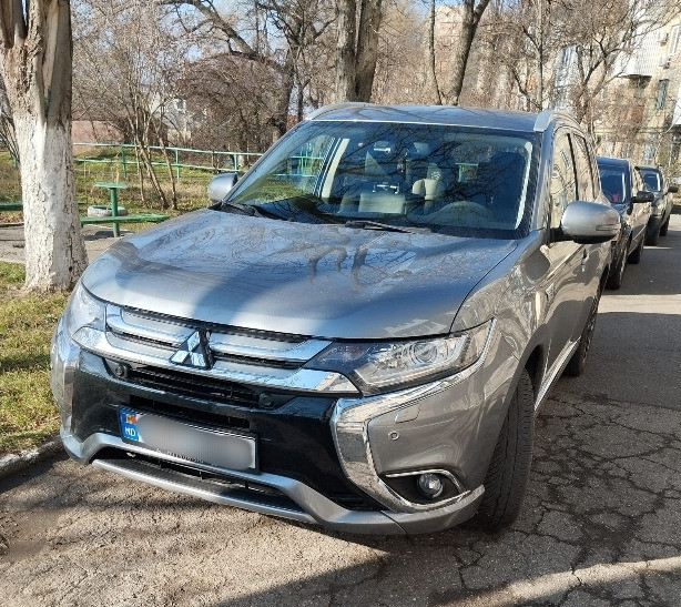 MITSUBISHI OUTLANDER PHEV плагин-гибрид состояние хорошее, пробег 125к Tiraspol - fotografie 1