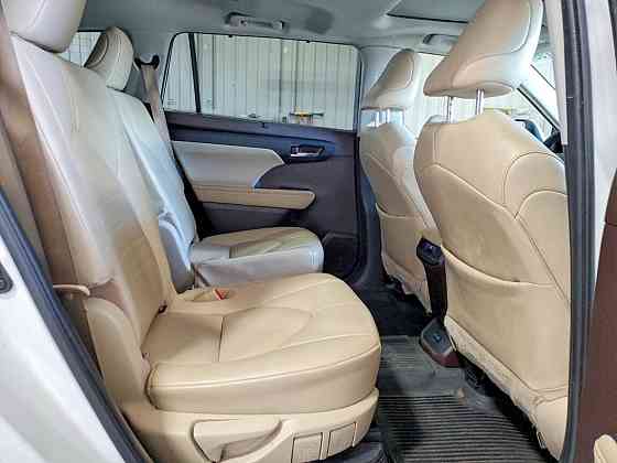 2022 TOYOTA HIGHLANDER HYBRID XLE Tiraspol
