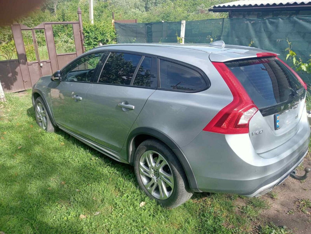 VAND Volvo V60 Cross Country Chişinău - fotografie 1